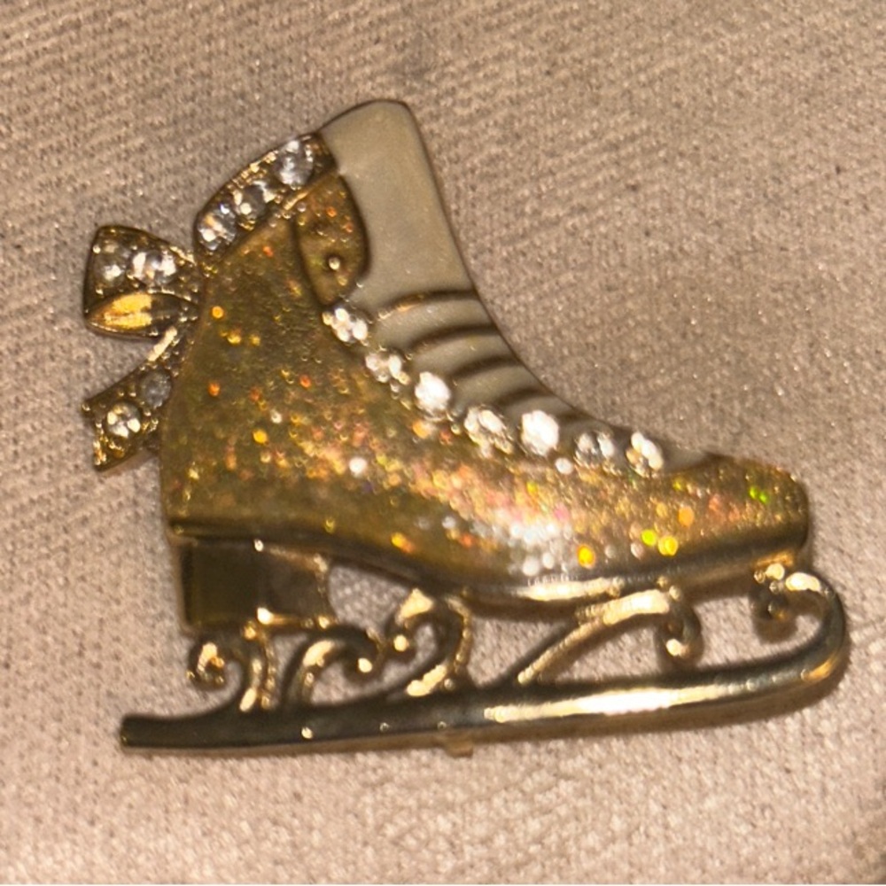 Vintage Gold Tone Rhinestone Ice‎ Skate Brooch Winter Holiday Pin